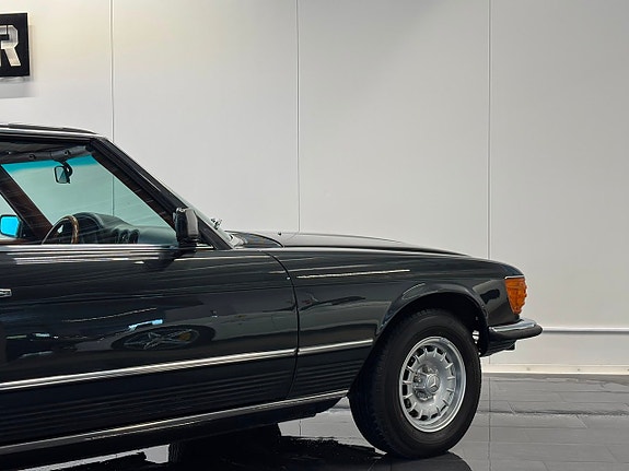 Mercedes-Benz SL350 9 of 23