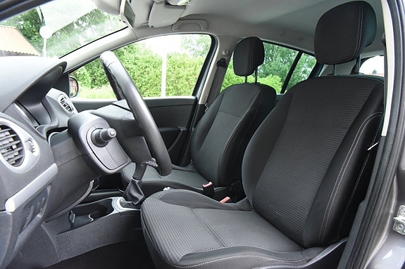 Renault Clio 8 of 13