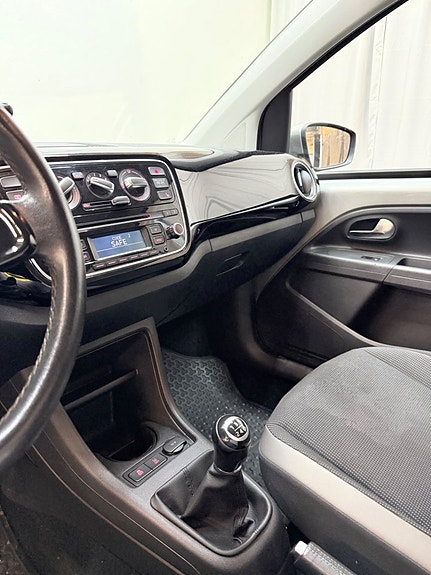 Volkswagen UP! 8 of 9