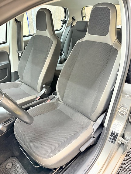 Volkswagen UP! 5 of 9