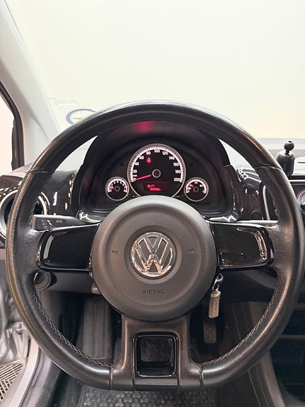 Volkswagen UP! 7 of 9