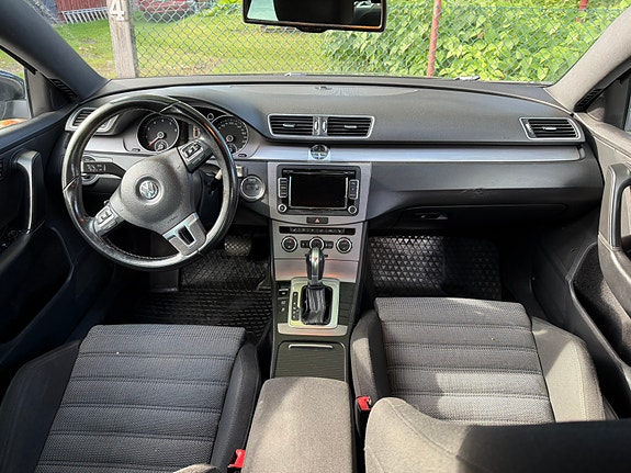 Volkswagen Passat 2 of 7