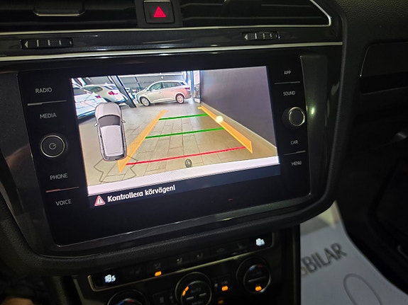 Volkswagen Tiguan 8 of 15
