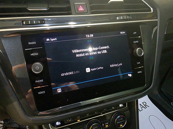 Volkswagen Tiguan 9 of 15
