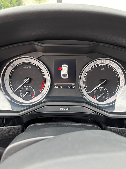 Skoda Superb 5 of 9
