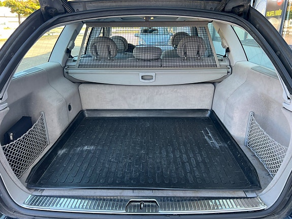 Mercedes-Benz E240 15 of 20