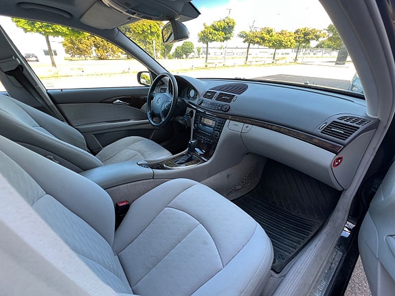 Mercedes-Benz E240 11 of 20