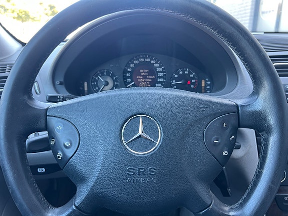 Mercedes-Benz E240 16 of 20