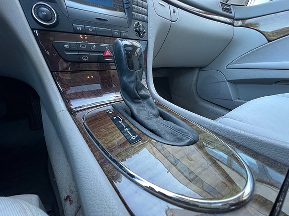 Mercedes-Benz E240 19 of 20