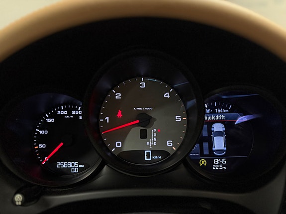 Porsche Macan S 18 of 26