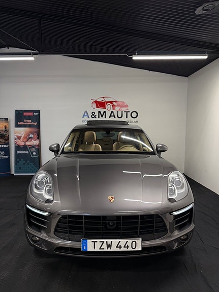 Porsche Macan S 2 of 26