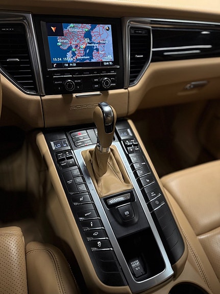 Porsche Macan S 22 of 26