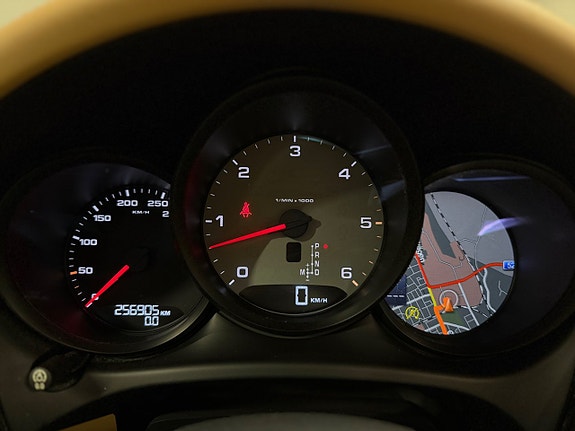 Porsche Macan S 17 of 26