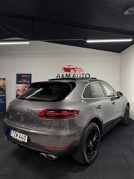 Porsche Macan S 5 of 26
