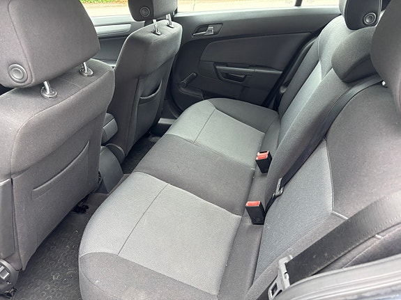 Opel Astra 6 of 8