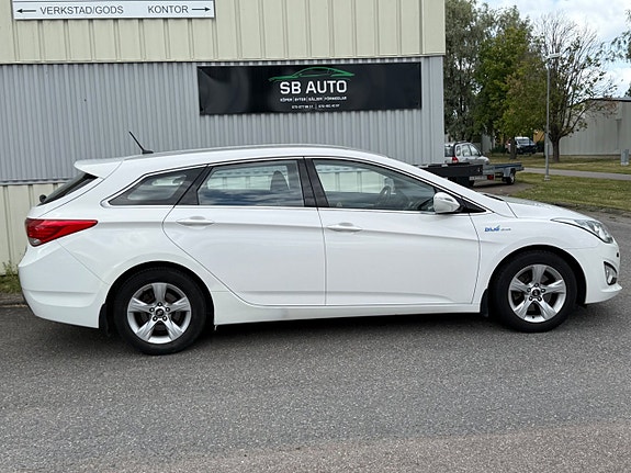 Hyundai i40 2 of 14