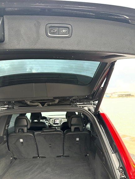 Volvo XC90 11 of 14