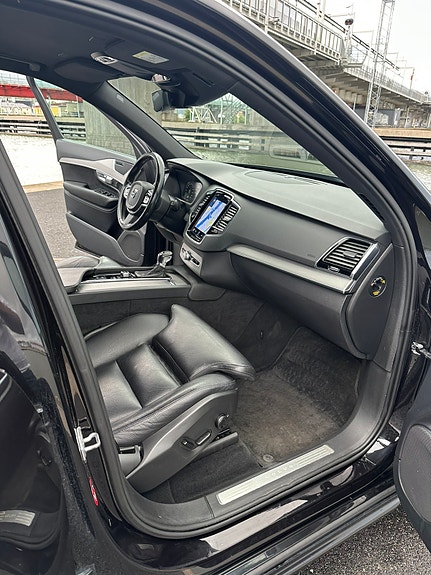 Volvo XC90 7 of 14