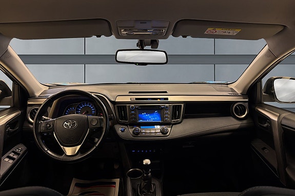 Toyota RAV4 2 of 11
