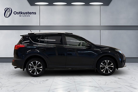 Toyota RAV4 7 of 11
