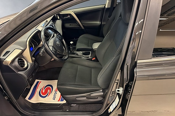 Toyota RAV4 3 of 11