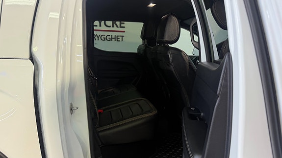 Volkswagen Amarok 25 of 25