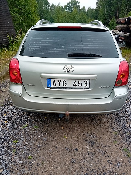 Toyota Avensis 2 of 8