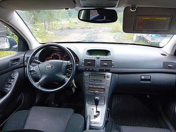 Toyota Avensis 7 of 8