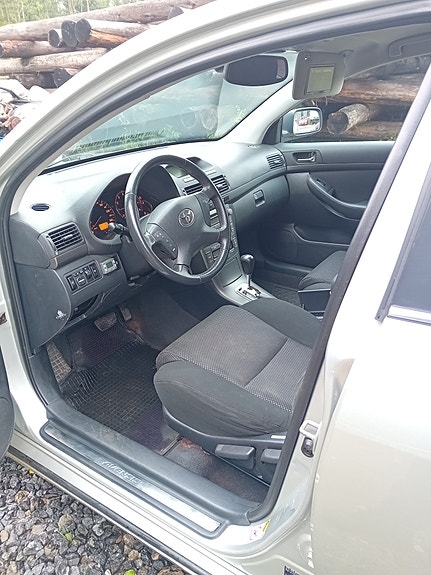 Toyota Avensis 3 of 8