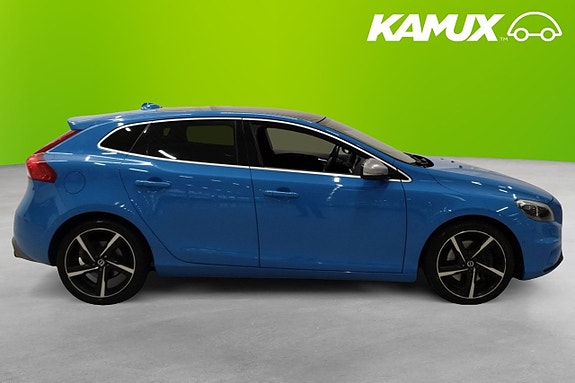 Volvo V40 2 of 21