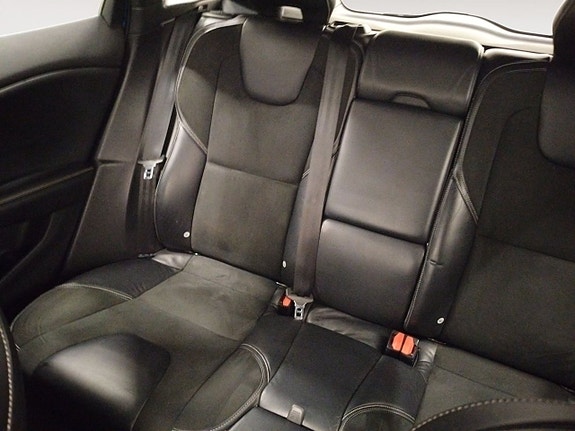 Volvo V40 14 of 21