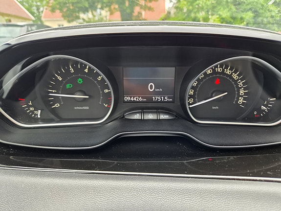 Peugeot 208 7 of 8