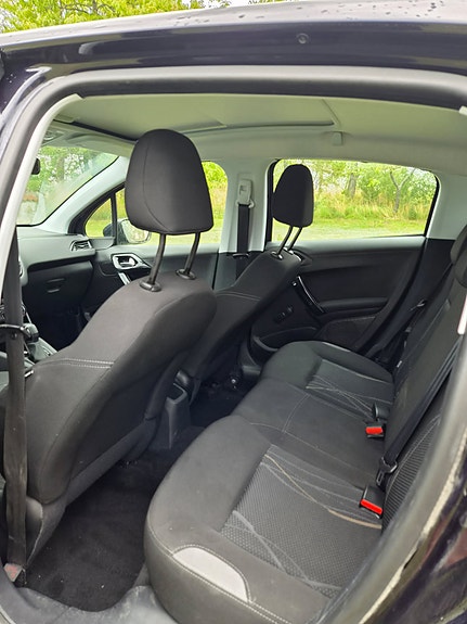 Peugeot 208 6 of 8