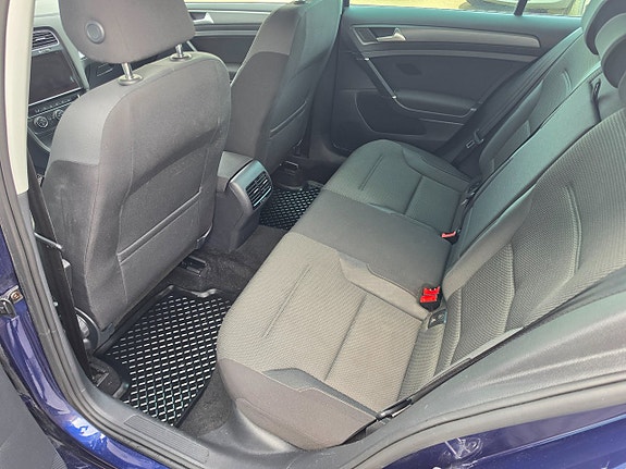 Volkswagen e-Golf VII 9 of 14