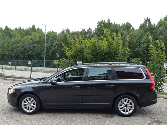 Volvo V70 3 of 23