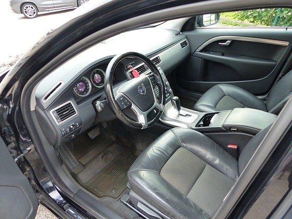 Volvo V70 4 of 23