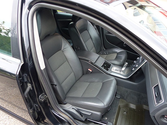 Volvo V70 7 of 23