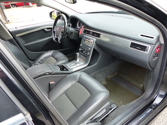 Volvo V70 5 of 23