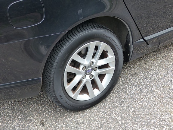 Volvo V70 13 of 23