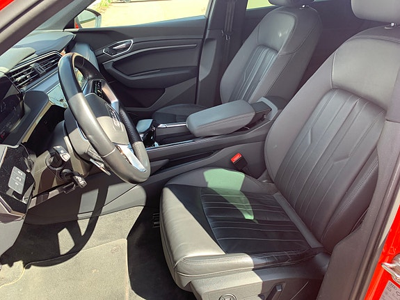 Audi e-tron 5 of 8