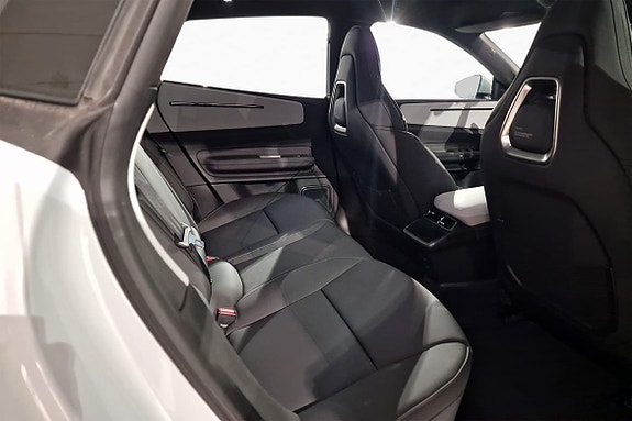 Polestar 4 15 of 21