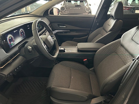 Nissan Ariya 7 of 13