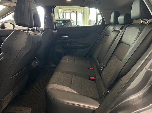 Nissan Ariya 9 of 13