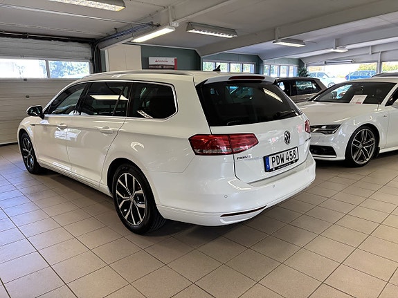 Volkswagen Passat 2 of 7