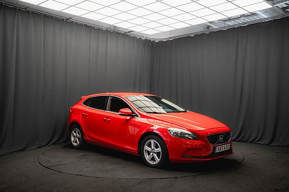 Volvo V40 4 of 17