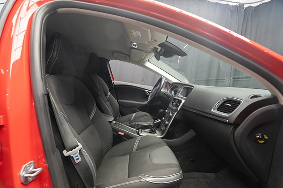 Volvo V40 17 of 17