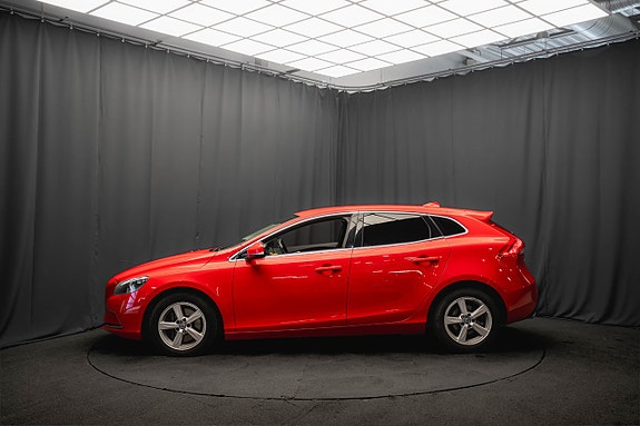 Volvo V40 9 of 17