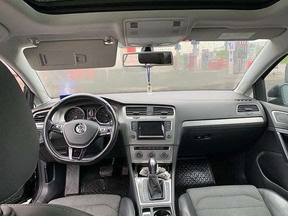 Volkswagen Golf VII 4 of 10