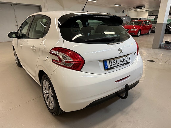 Peugeot 208 4 of 7