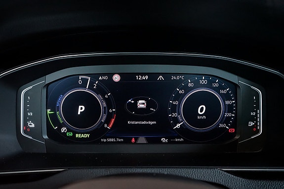 Volkswagen Passat 15 of 30